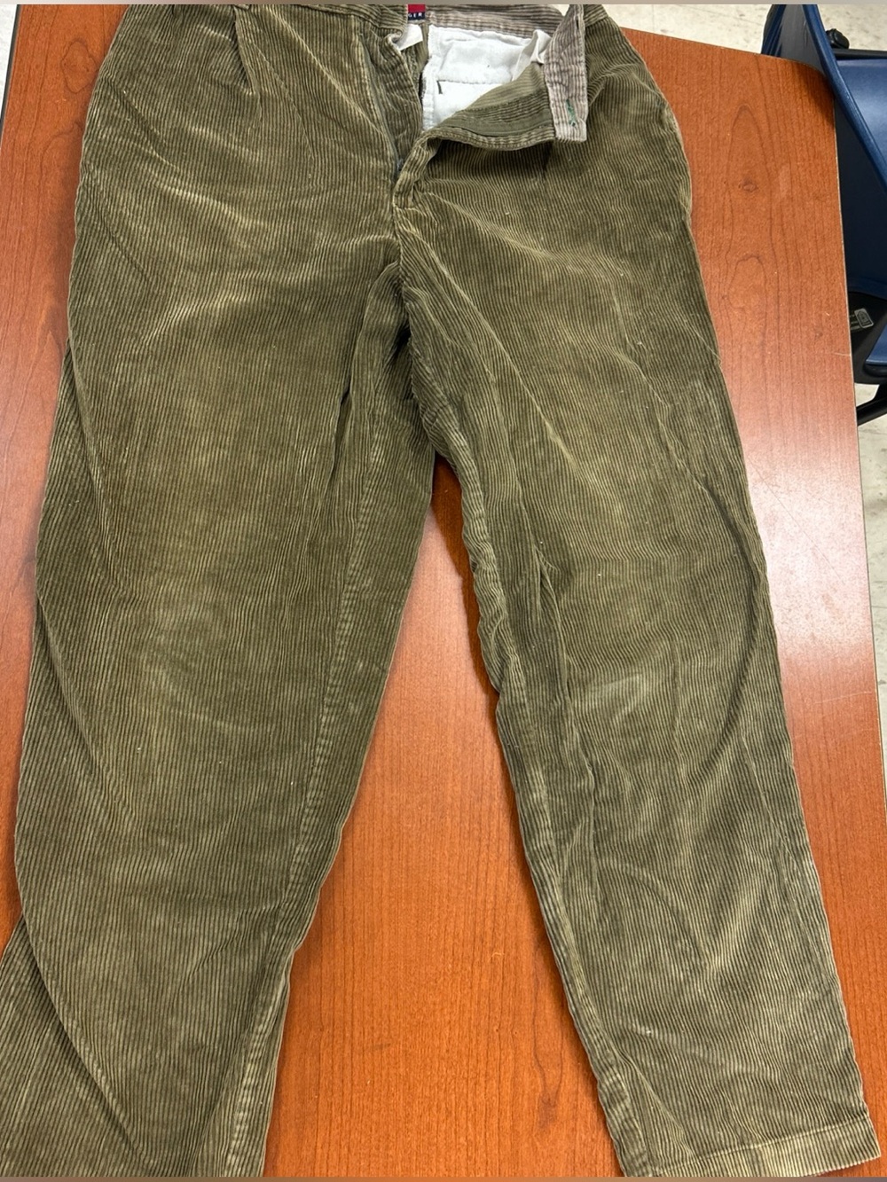 Men’s Vintage Tommy Hilfiger Pleated Corduroy Pants.